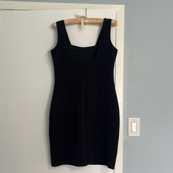The perfect little black dress to elevate any occasion effortlessly. - Picture 3 of 4